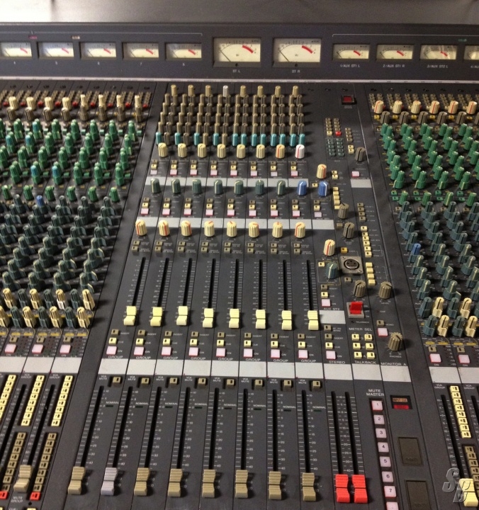 Listing YAMAHA PM4000 52 CHANNEL MIXING CONSOLE W/ TWO POWER SUPPLIES