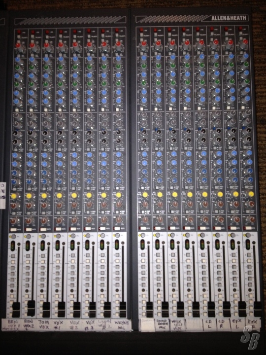 Listing ALLEN HEATH GL2800 32 CHANNEL MIXER Detail CONSOLE