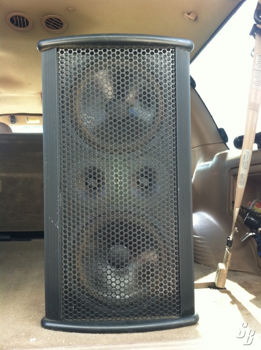 Listing MARTIN AUDIO MACH M82I OR M82I 2WAY NEAR FIELD FULL RANGE